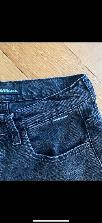 Jeans: Shorts Armedangels neuwertig Gr. 28 – D'occasion à Bern par User84 1