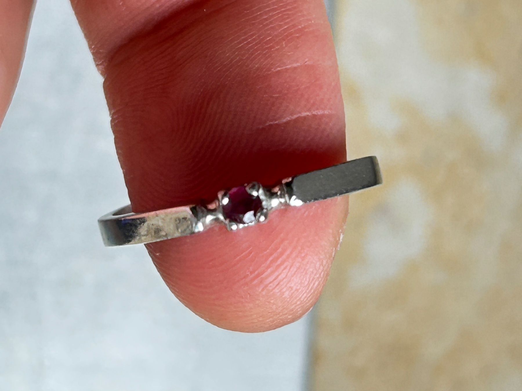 Anelli: Silberring mit rubinrotem Stein (Ringgrösse 55) – Usato da Dittingen venduto da Bijoubelle