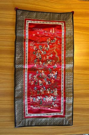 Wandbehang 100 spielende Kinder Vintage Seide Stickerei