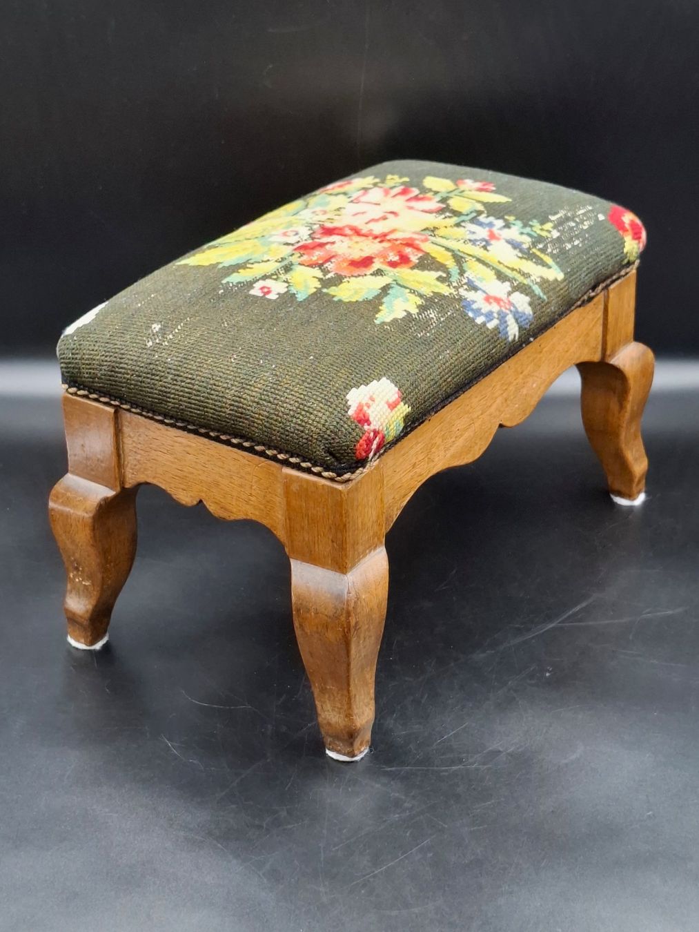 Sgabelli: Vintage Fusshocker viktorianischen Stil – Usato da Zürich venduto da bruzolda