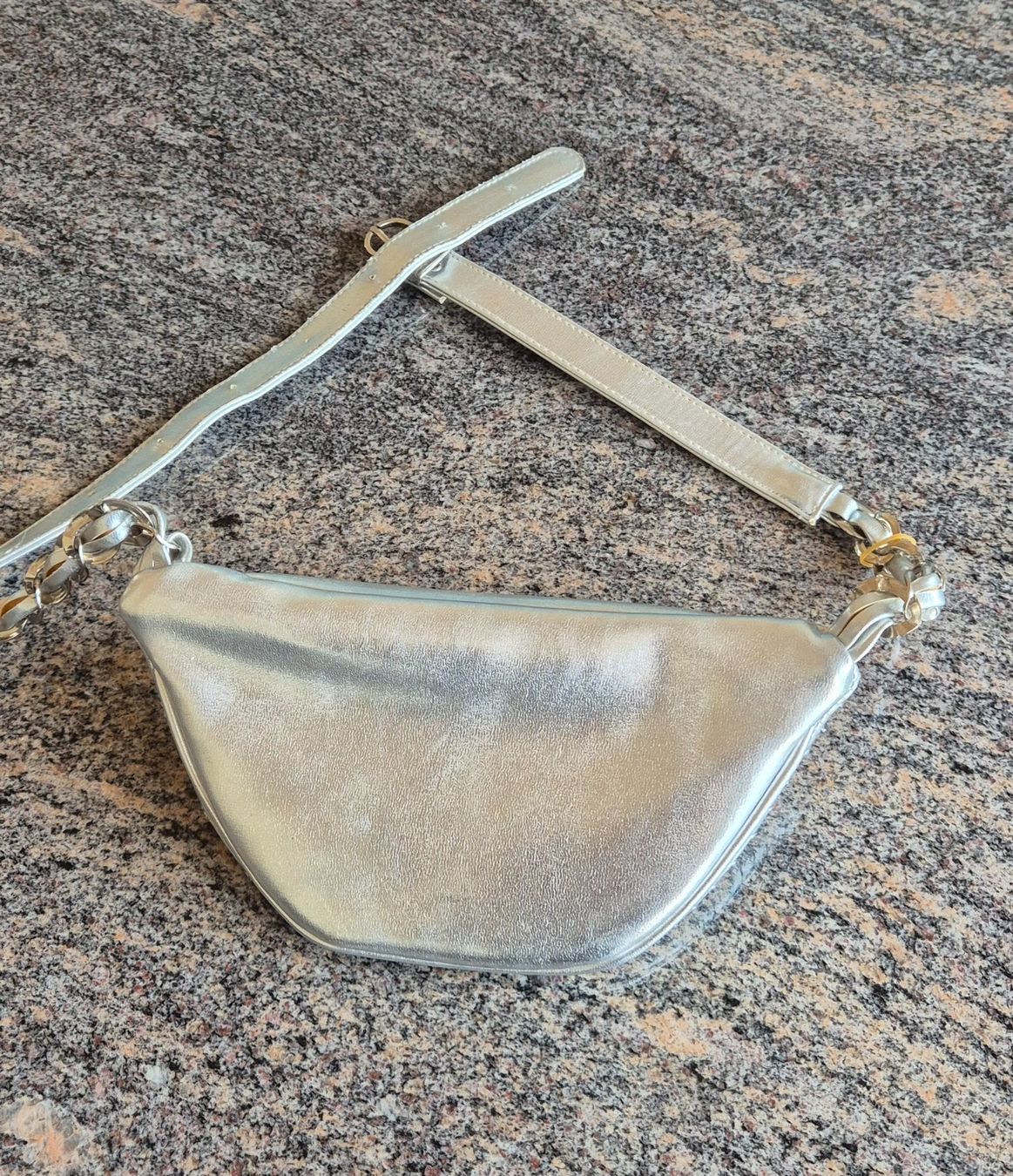 Sacs femmes: Bauchtasche, silbrig – D'occasion à Zürich par max.d 1