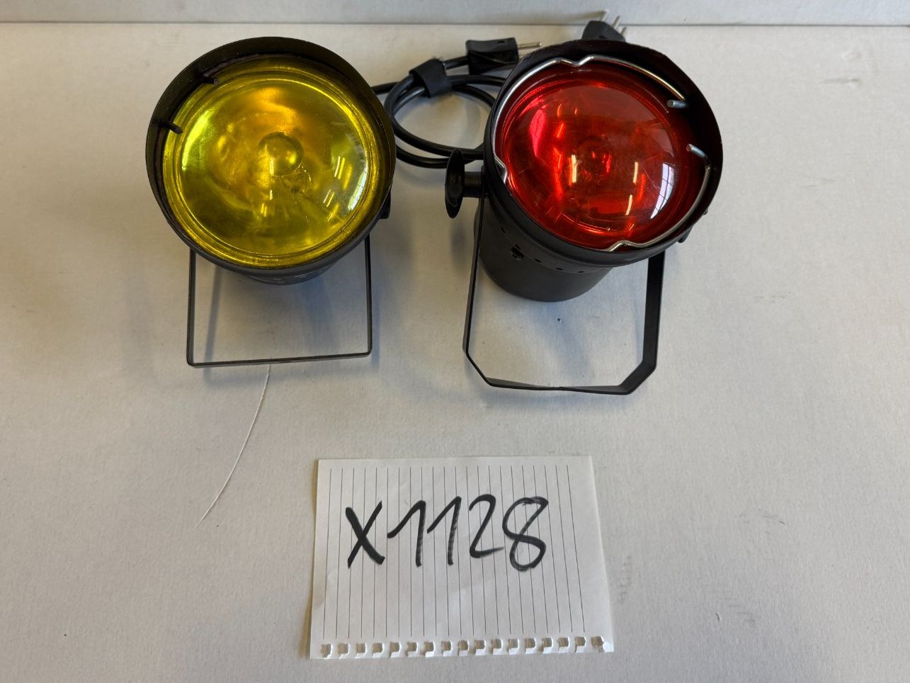Lampade: 2x PInspot PAR 36 inkl. Lampe und Farbkappe   x1128 – Usato da Däniken SO venduto da Profog1 7