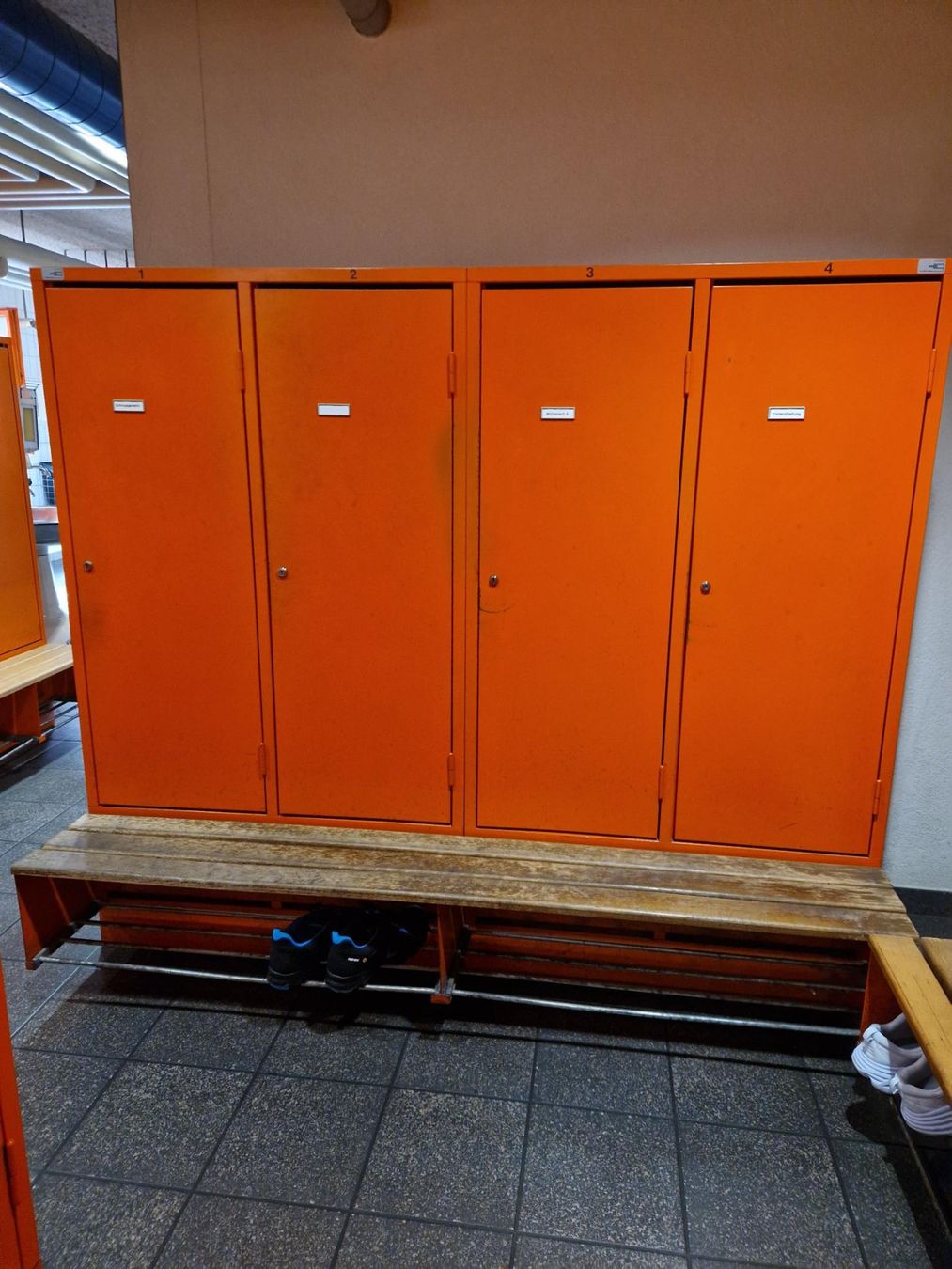 Guardaroba: Garderobenschränke – Usato da Bronschhofen venduto da materials4me