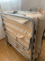 Praktisches Klappbett mit Räder