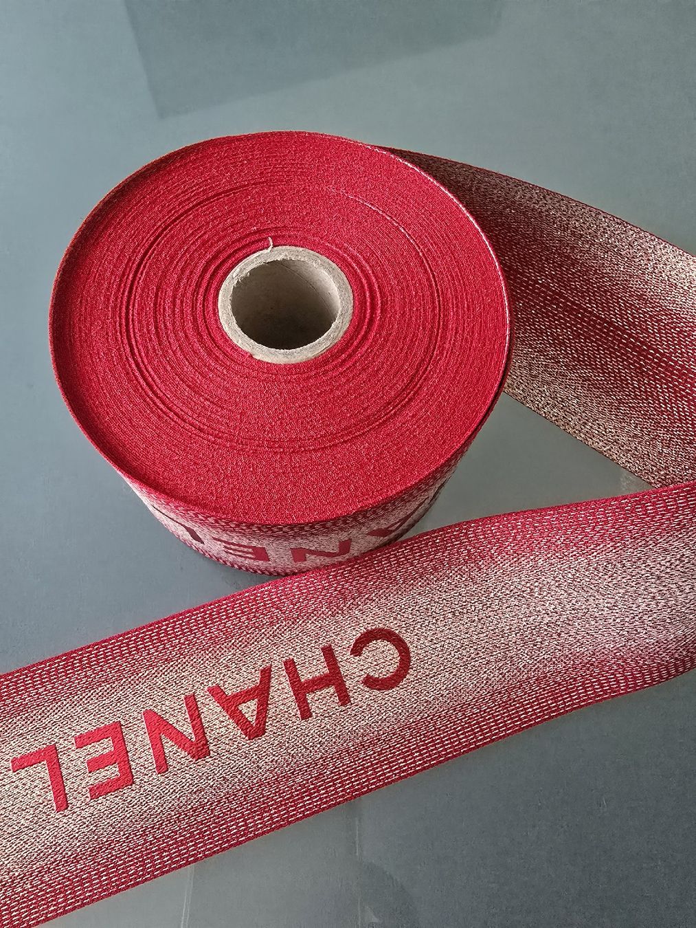 Rubans décoratifs: Chanel Stoffband rot Glitzer 1 Meter – Neuf (Voir description) à wallisellen par funkelsternchen5
