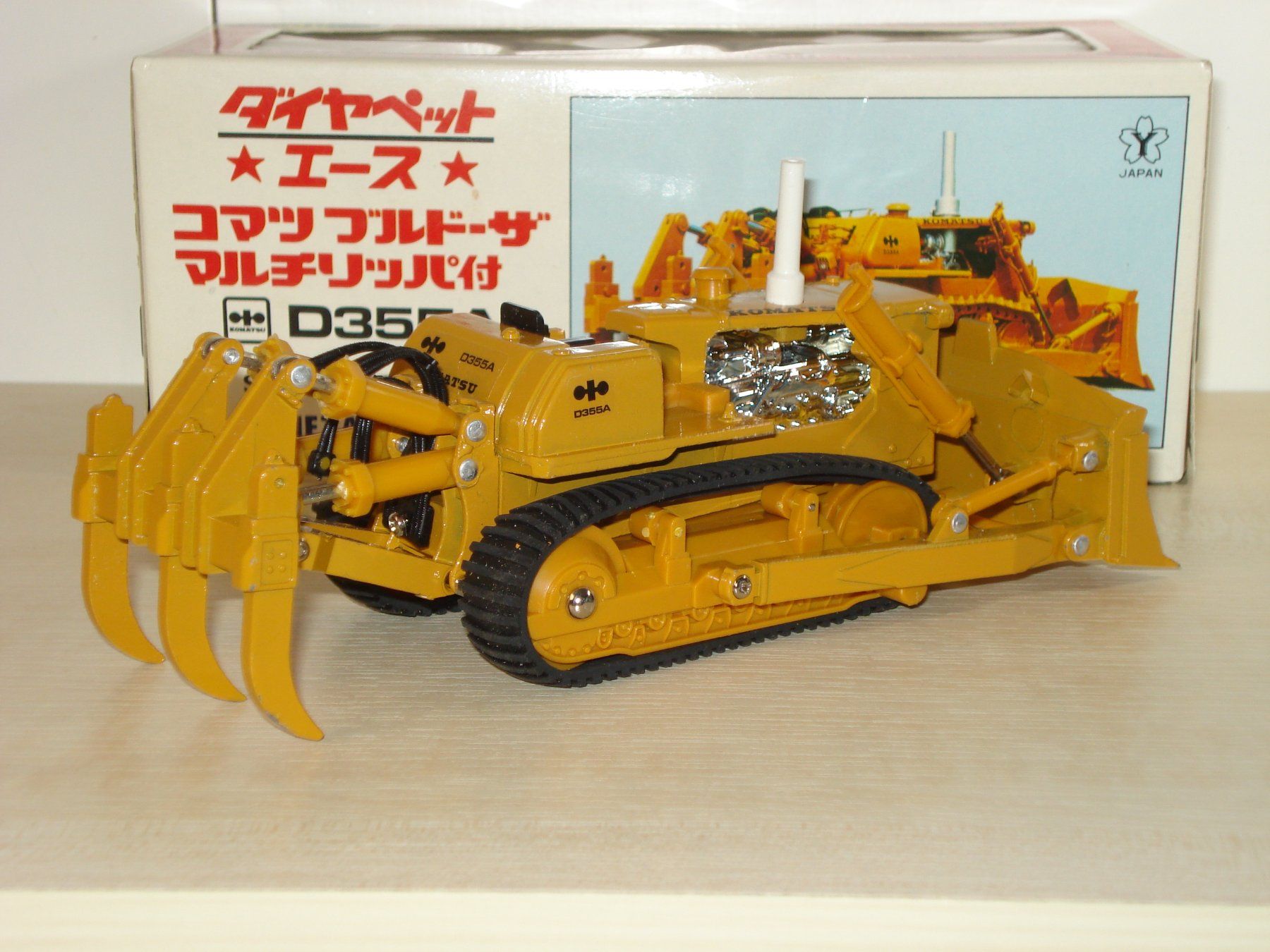 Modellbausätze & Standmodelle: KOMATSU D 355 A Bulldozer – Neu (gemäss Beschreibung) aus Mitlödi von worker04
