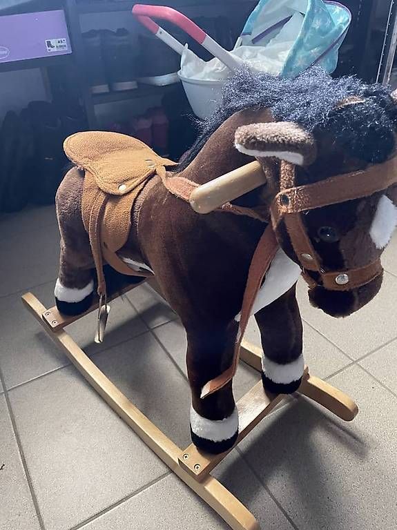 Jouets: Cheval à bascule – D'occasion à Sonceboz-Sombeval par msap