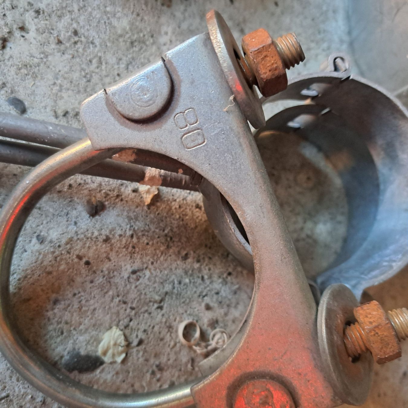 Altri materiali da costruzione: divers rohrschellen kupfer – Usato da Benzenschwil venduto da 007tinu 1