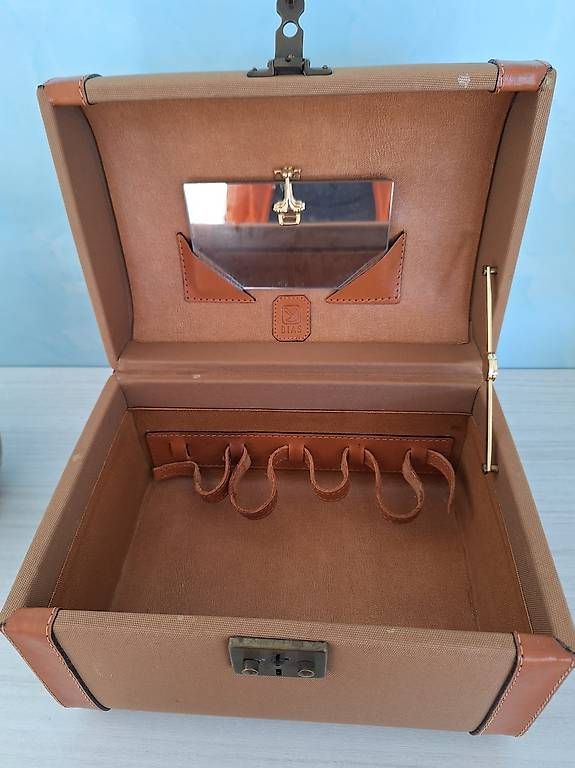 Kosmetikkoffer: Beauty case da viaggio "Bias" – Gebraucht aus Giubiasco von ari_qtg8 1
