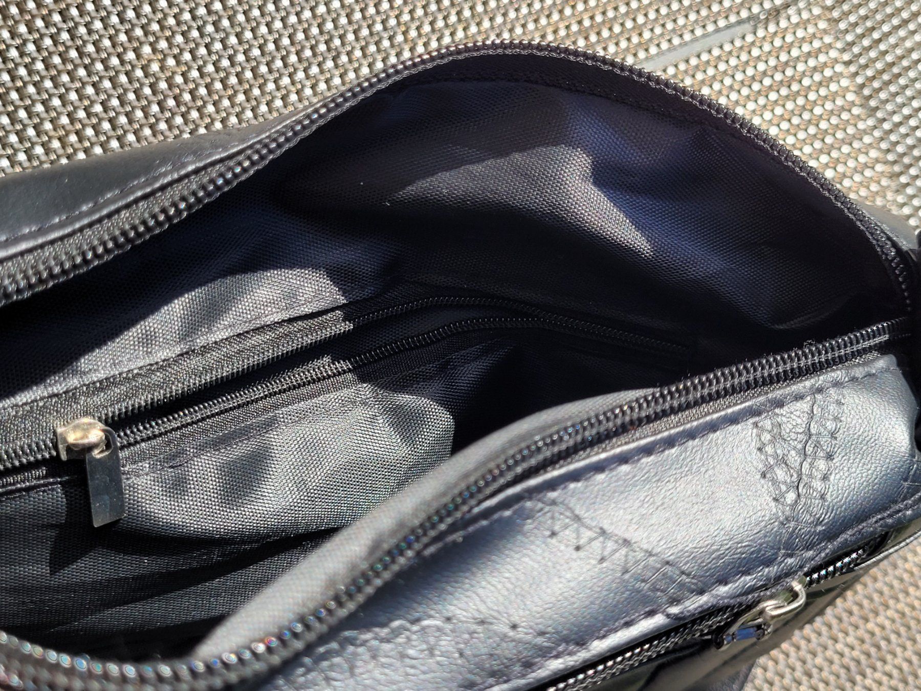 Taschen für Damen: Damen-Handtasche Leder NEU/OVP – Neu und originalverpackt aus Oetwil am See von swisspeak 9