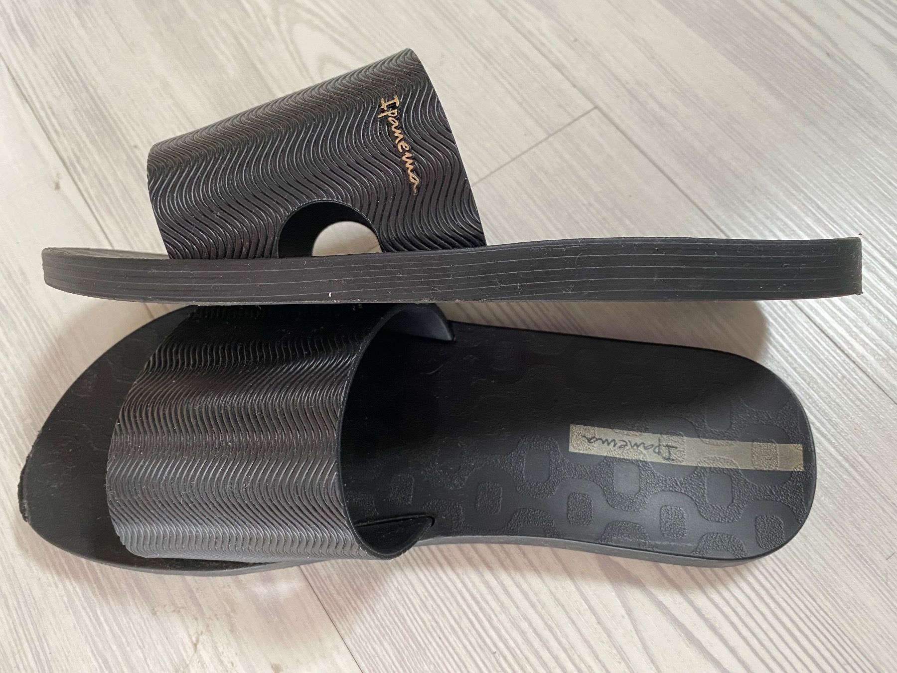 Chaussures femmes: Sandalen / Schlappen Ipanema Gr. 39 – D'occasion à Estavayer-le-Lac par Mimmy02 1