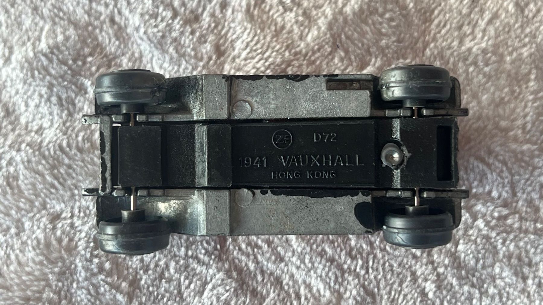 Vauxhall Modellini d'auto: Rotes Oldtimer Modellauto 1941 – Usato da Schübelbach venduto da Dolly990_2 3