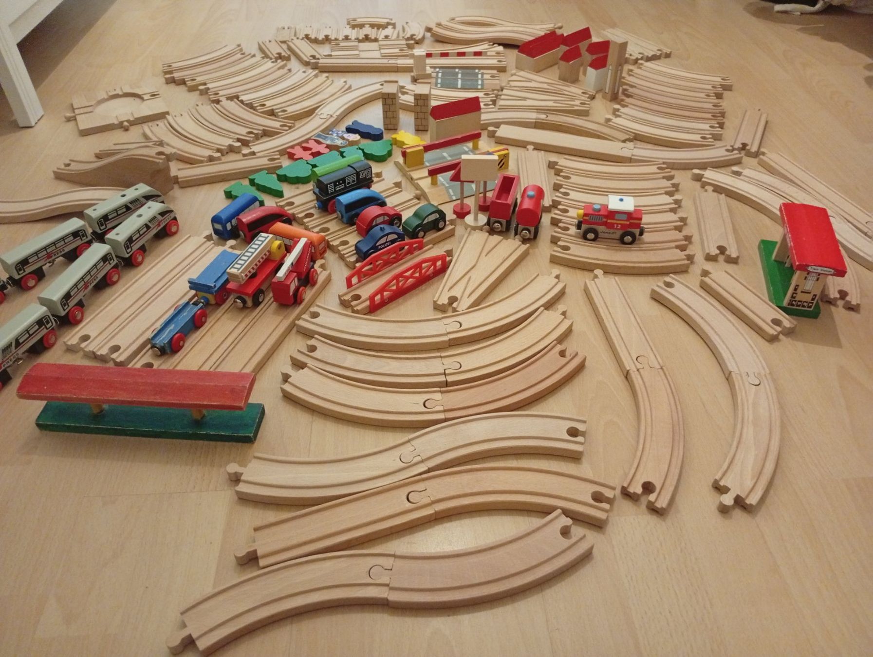 Brio Spielzeuge: Großes Brio Holzeisenbahn Set – Gebraucht aus Winterthur von Rogue01 7
