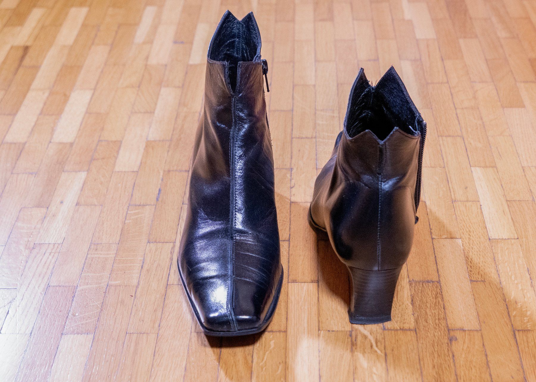 Scarpe da donna: Bottines noires en cuir – Usato da Genève venduto da MikhailG 1