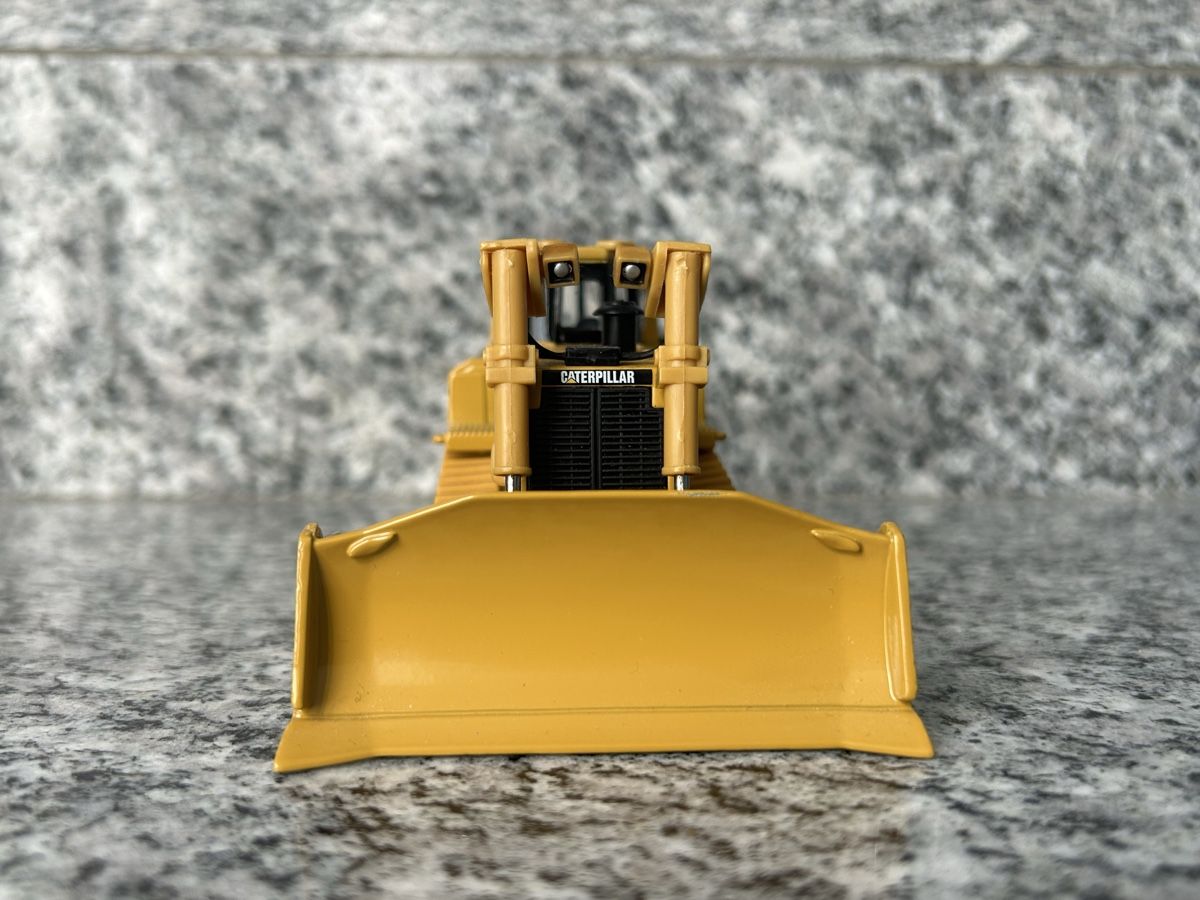 Caterpillar Kit di modellismo & Modellini statici: Caterpillar D8R , 1:50 , Norscot – Usato da Horw venduto da Tigercat635 3