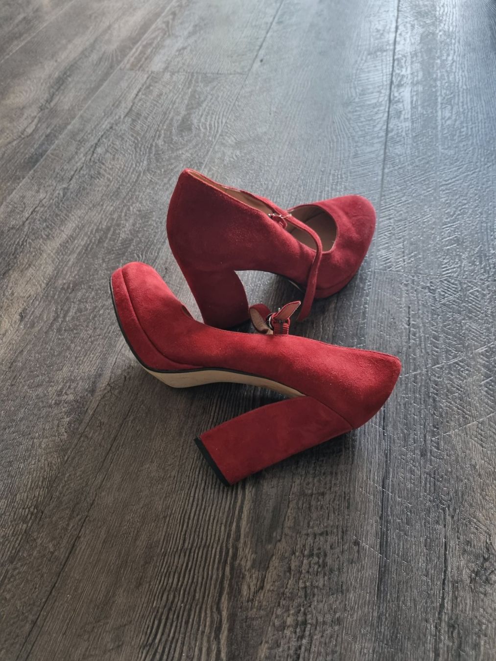 Scarpe da donna: Wildleder-Plateaus, Fifth avenue, rot, Gr. 36 – Usato da Zermatt venduto da pantarhei3z 1