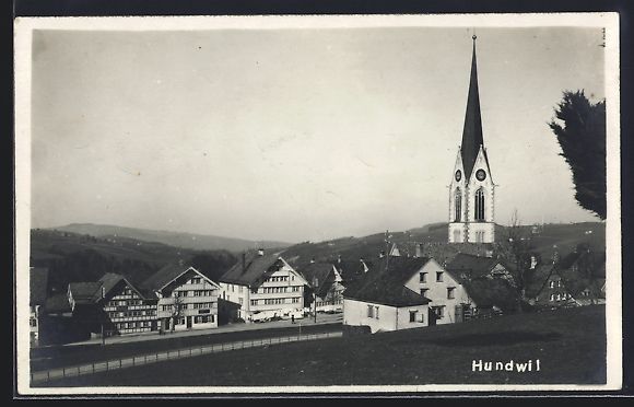 Cartoline postali: AK Hundwil, Strassenpartie mit Kirche – Usato da Berlin venduto da bartko-reher