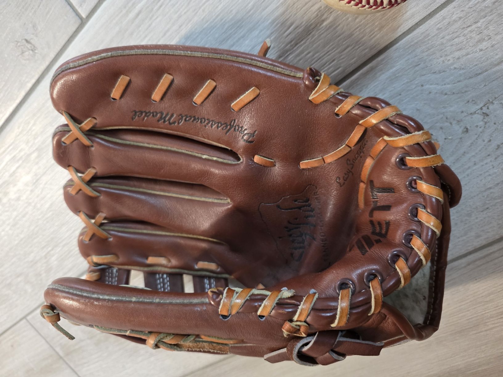 Guanti & manicotti: Baseballhandschuh Zett und Baseball – Usato da Dorf venduto da Echo_Elements 4