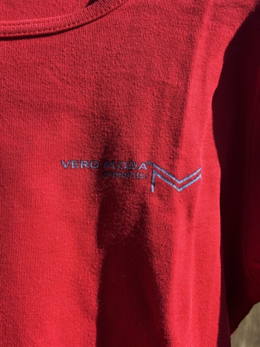 T-shirt: Rotes Langarm Shirt  – Usato da Walterswil SO venduto da Sunshineyupi 1