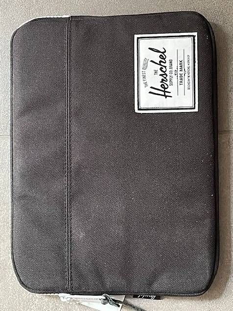 Housse originale Herschel (Neu und originalverpackt) in Saules für CHF ...