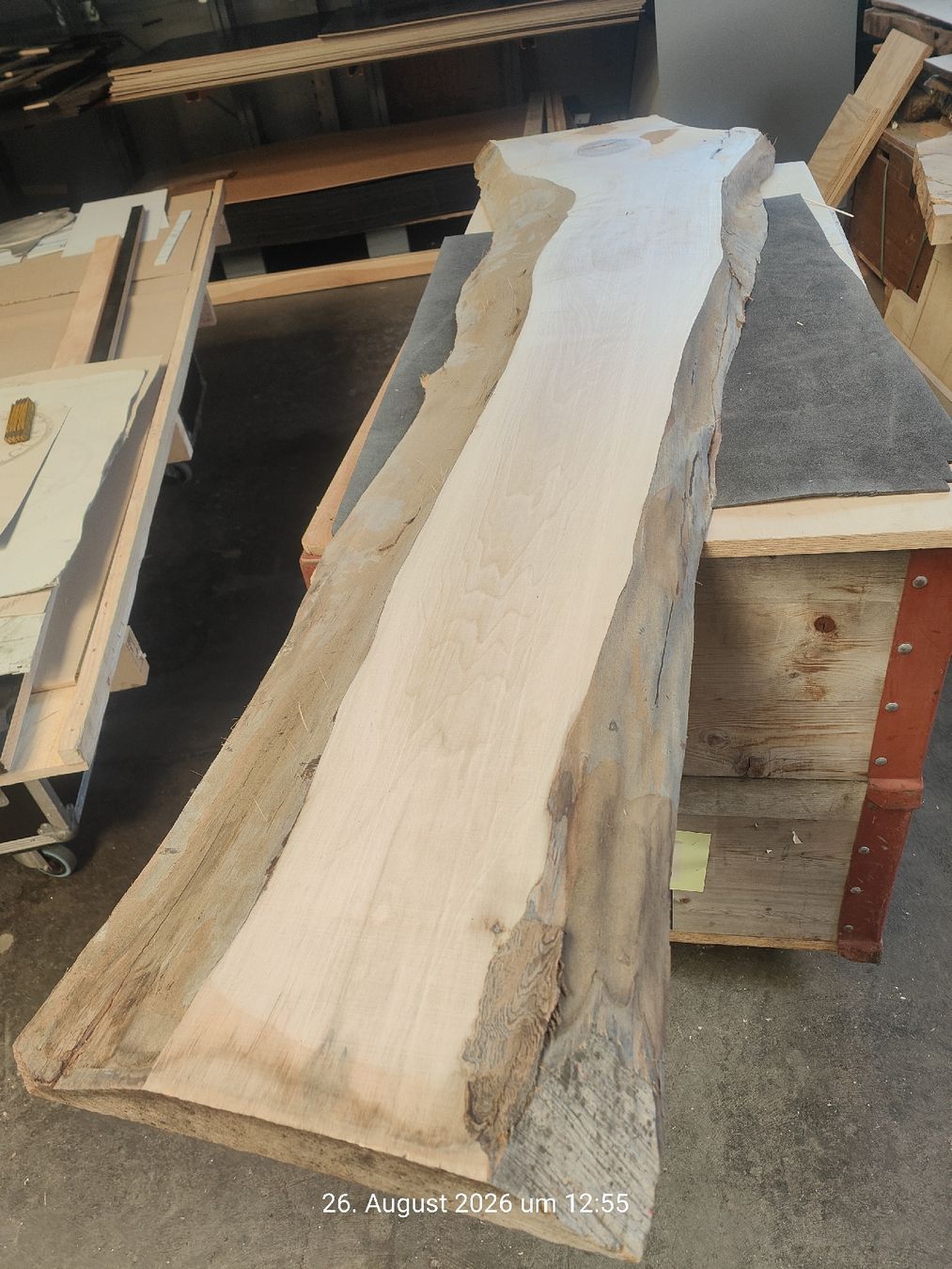 Holzartikel: Nussbaumbrett  – Gebraucht aus Aesch LU von Cubic 3