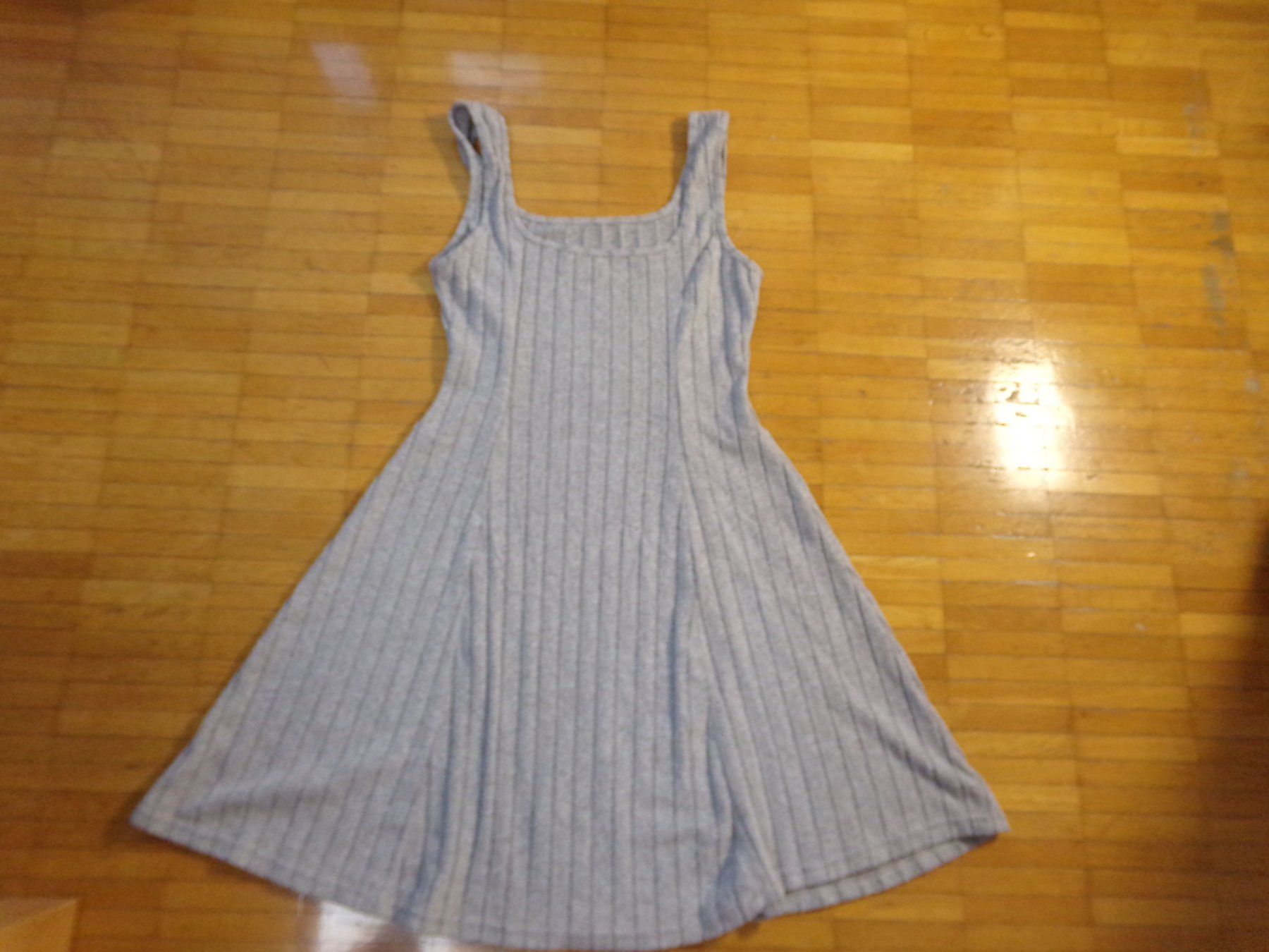 Vestiti: Damen Kleid mit Pullover und Kappe grau  Gr. 38 – Usato da Winterthur venduto da Jessi_di 1
