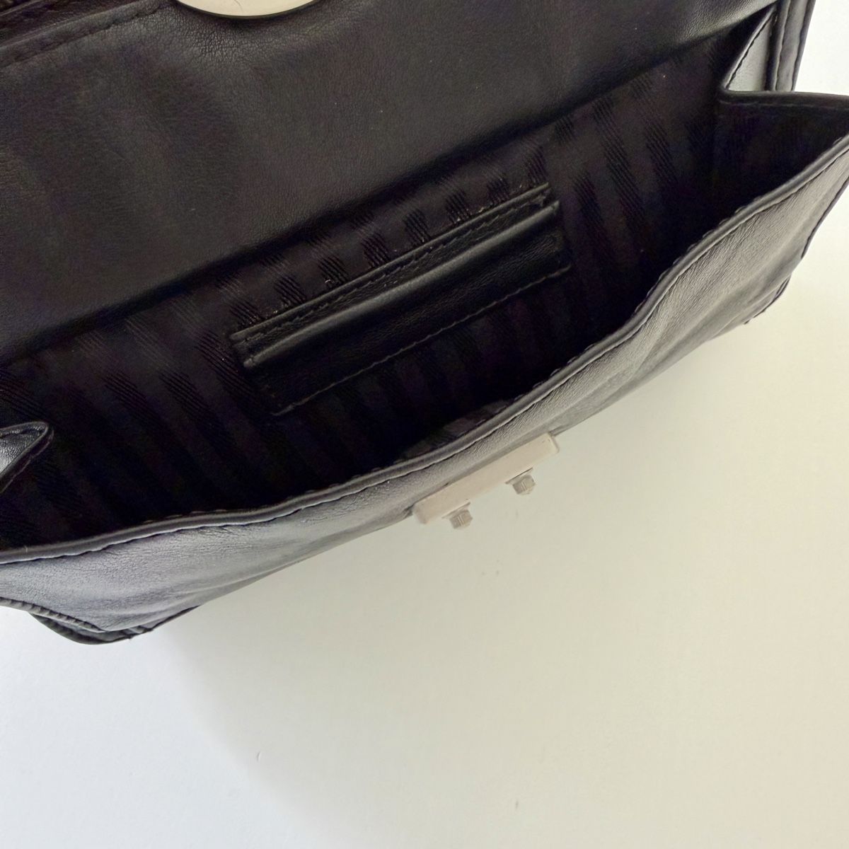 Tumi Taschen: TUMI Black Leather Handbag – Gebraucht aus Freienbach von Avviivva_Shop 7