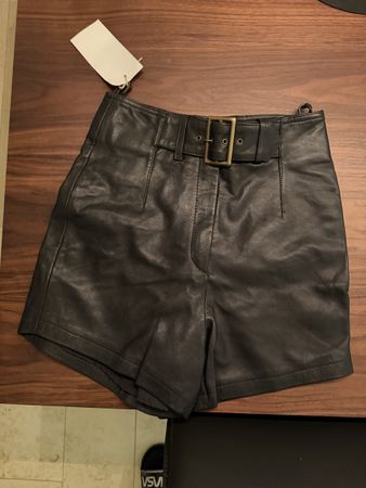 Leder Shorts Schwarz Grösse 38 mit Etikett