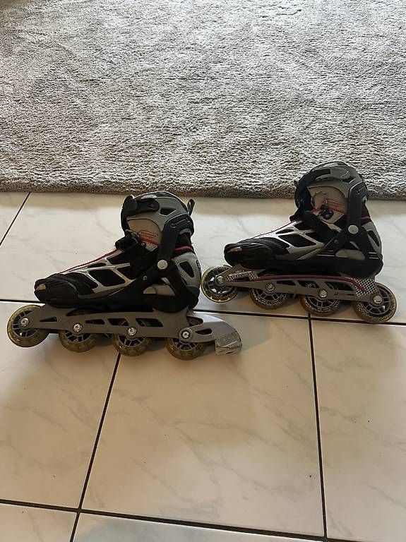 Patins à roul. & inline: Rollerblades – D'occasion à Steffisburg par jul_h5f7 1