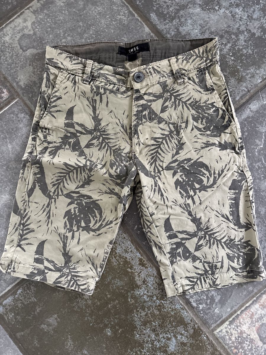 Pantaloni: SMOG Shorts mit Blättermuster, Grösse XS -Top! – Nuovo (secondo la descrizione) da Ernetschwil venduto da Csunday