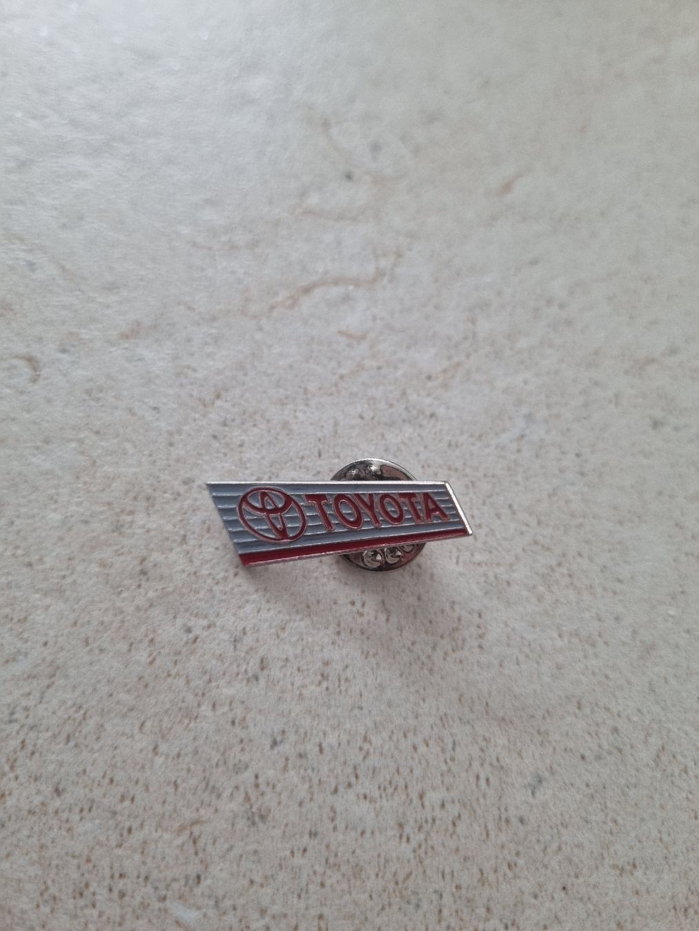 Toyota Placchette & Badge: Vintage Toyota Pin – Usato da Pfaffnau venduto da Liz6264