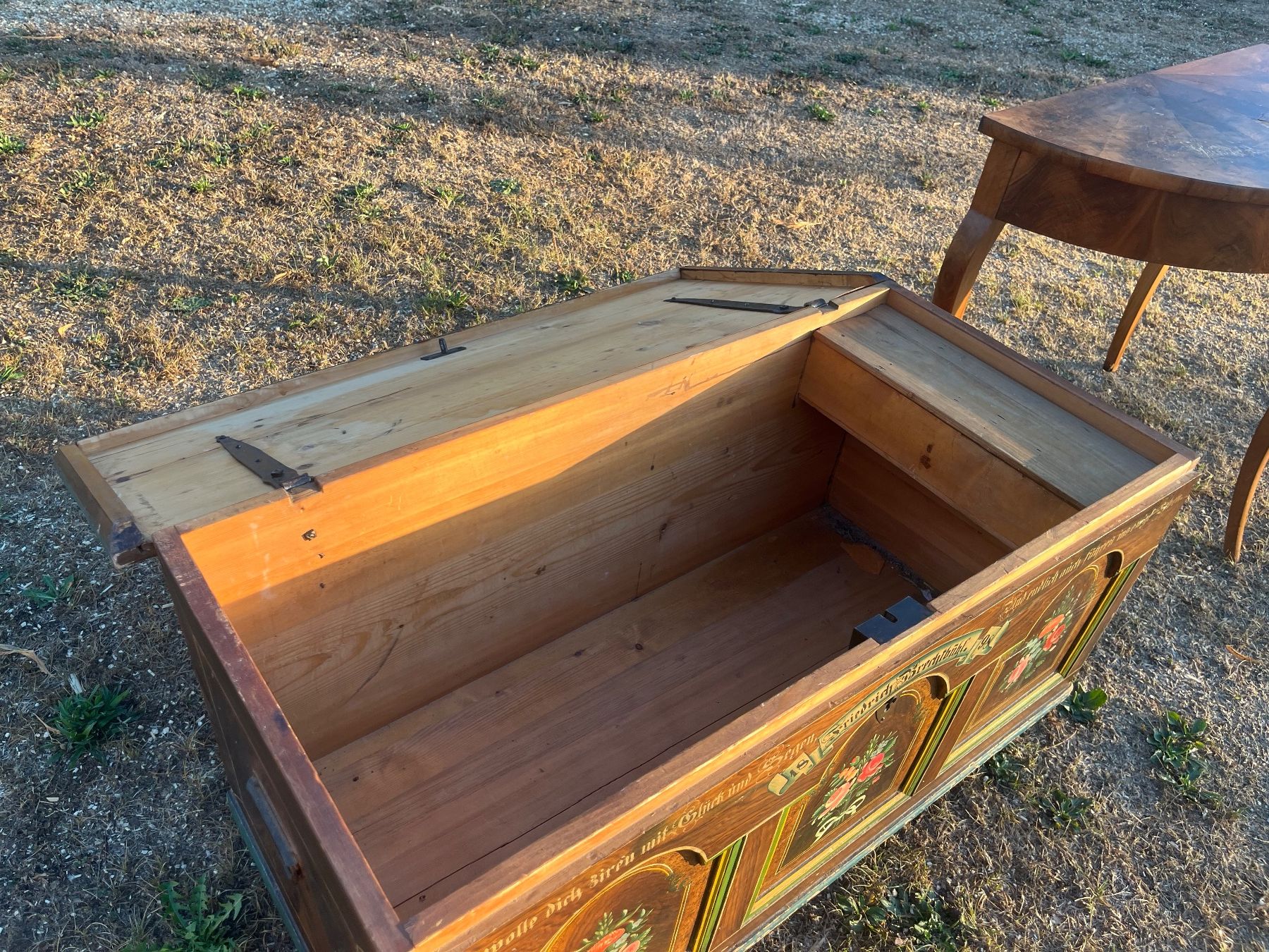 Cassapanche: Holztruhe  + Wand Tisch – Usato da Allmendingen b. BE venduto da juair 3