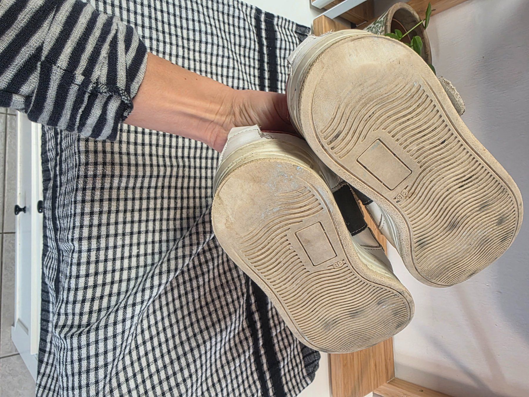 Scarpe da uomo: Weisse Schuhe mit Klettverschluss, Grösse 36 – Usato da Wichtrach venduto da Elenagonzi 3