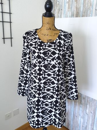 Kleid Daphnea schwarz weiss Muster Groesse S guter Zustand