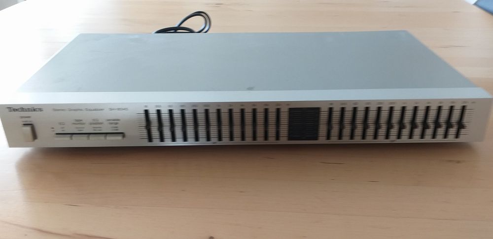 Grafický equalizér Technics SH-8028