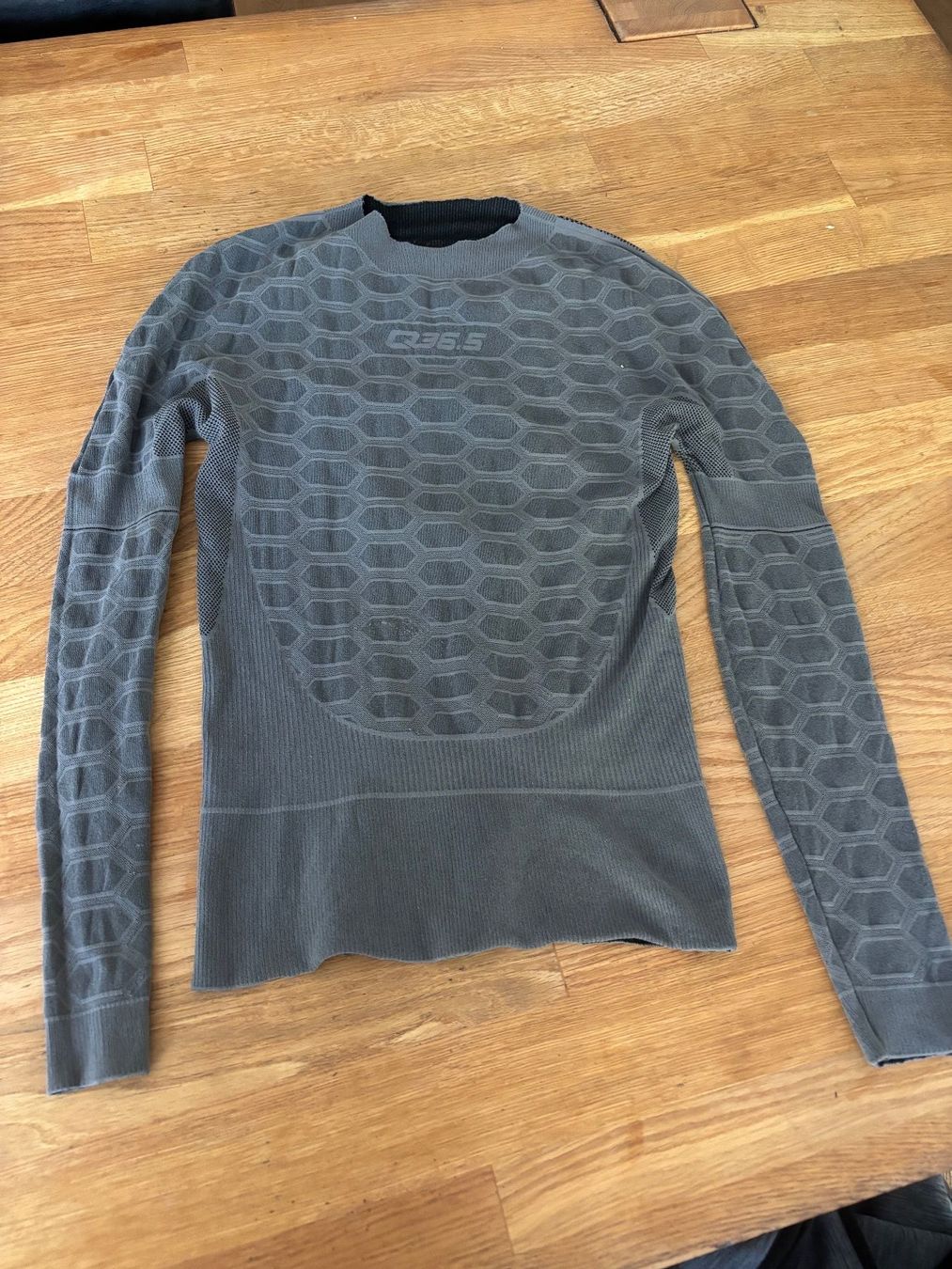 Leibchen & Hosen: Q36.5 Langarm  gr S/M baselayer 3 – Gebraucht aus Geuensee von sonnetje