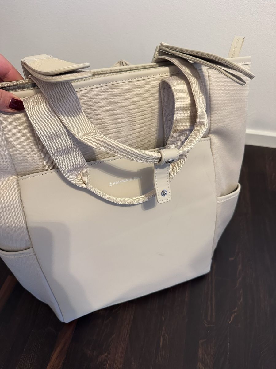 Kapten & Son Zaini: Kapten & Son Lindby Pro Diaper Backpack Set Sandstone – Nuovo (secondo la descrizione) da Zürich venduto da millaiana 2