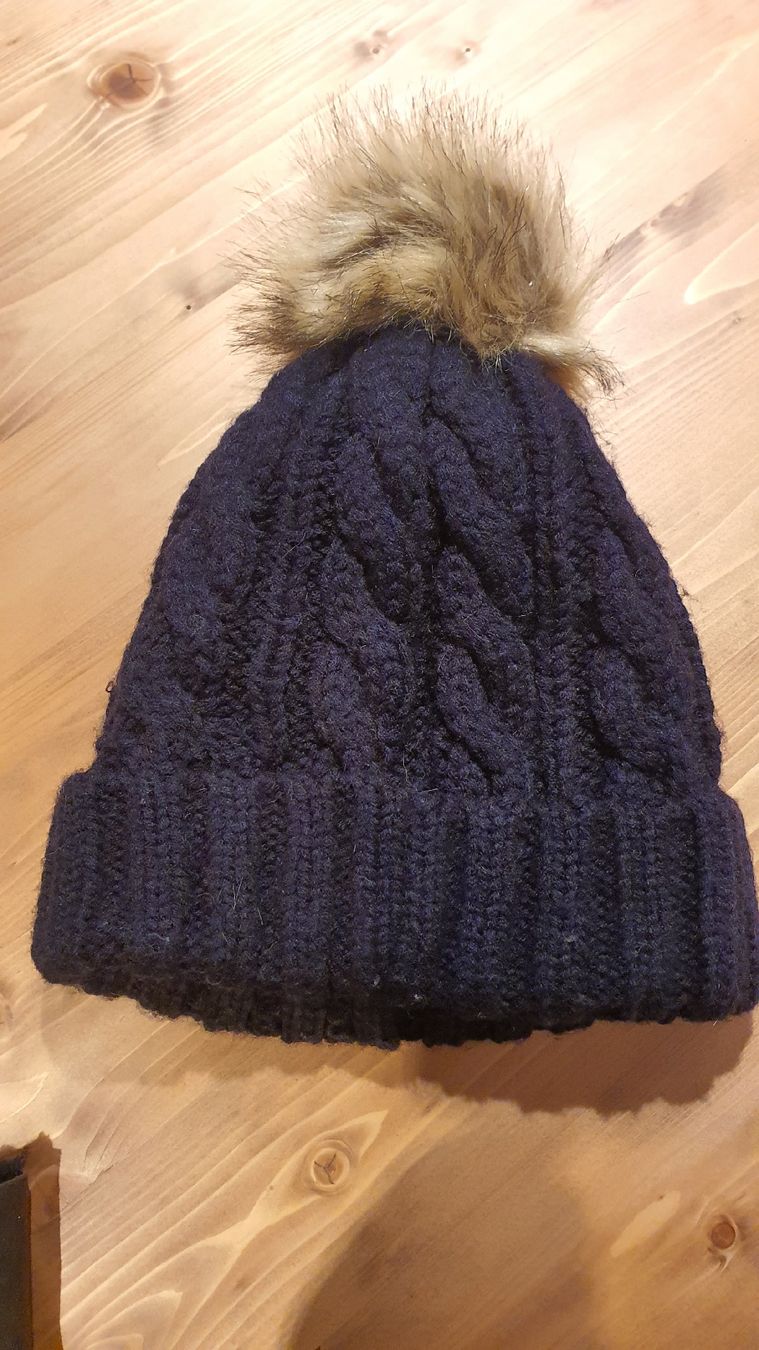 Lotti di vestiti: Winterset mit Kappe, Schal und Fellhandschuhe – Usato da Flawil venduto da minggeli83 2