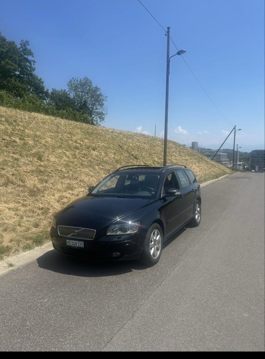 Volvo Automobili: Volvo v50 2.0 diesel – Usato da Renens VD venduto da NNB_92 1