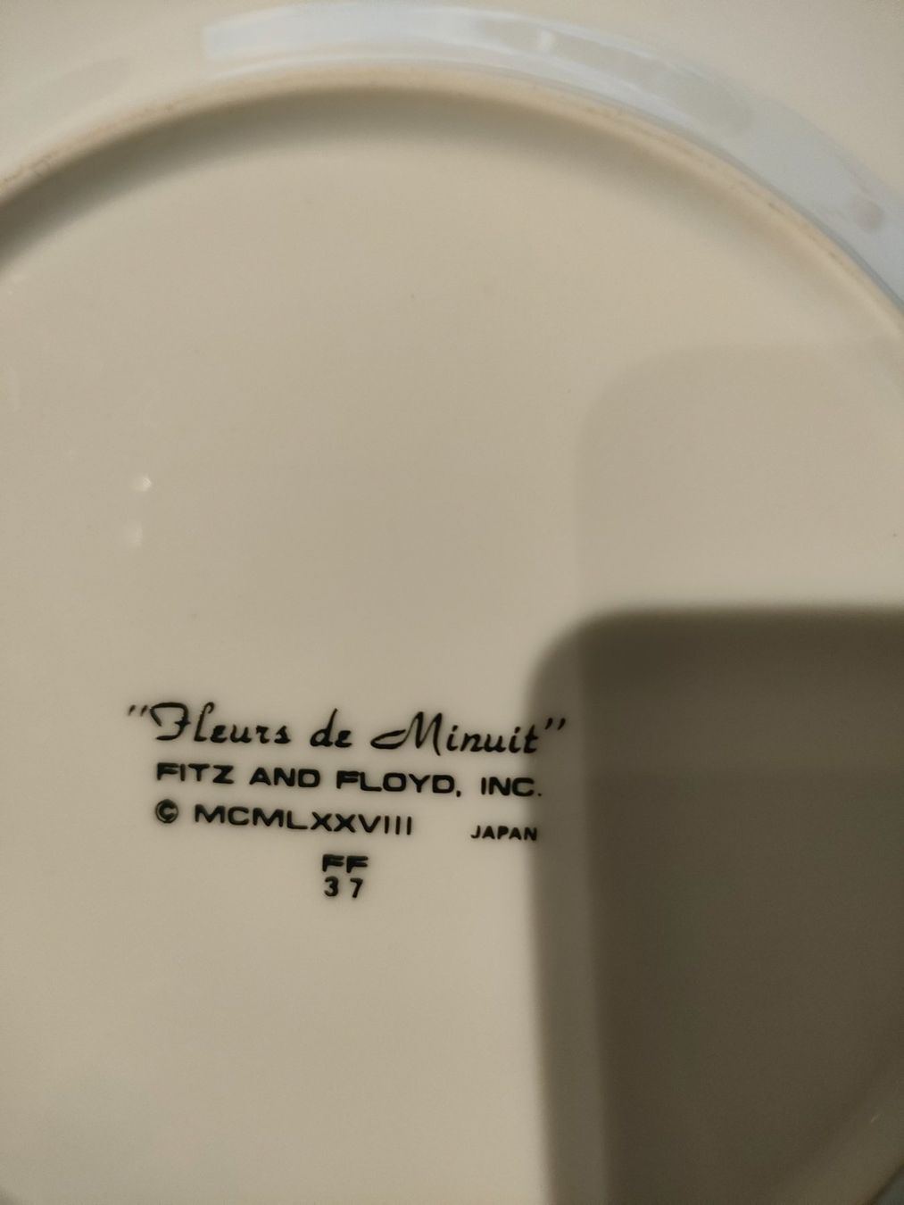 Piatti: 2 schwarze Teller mit Blumenbild – Usato da Wiesendangen venduto da s_er 1