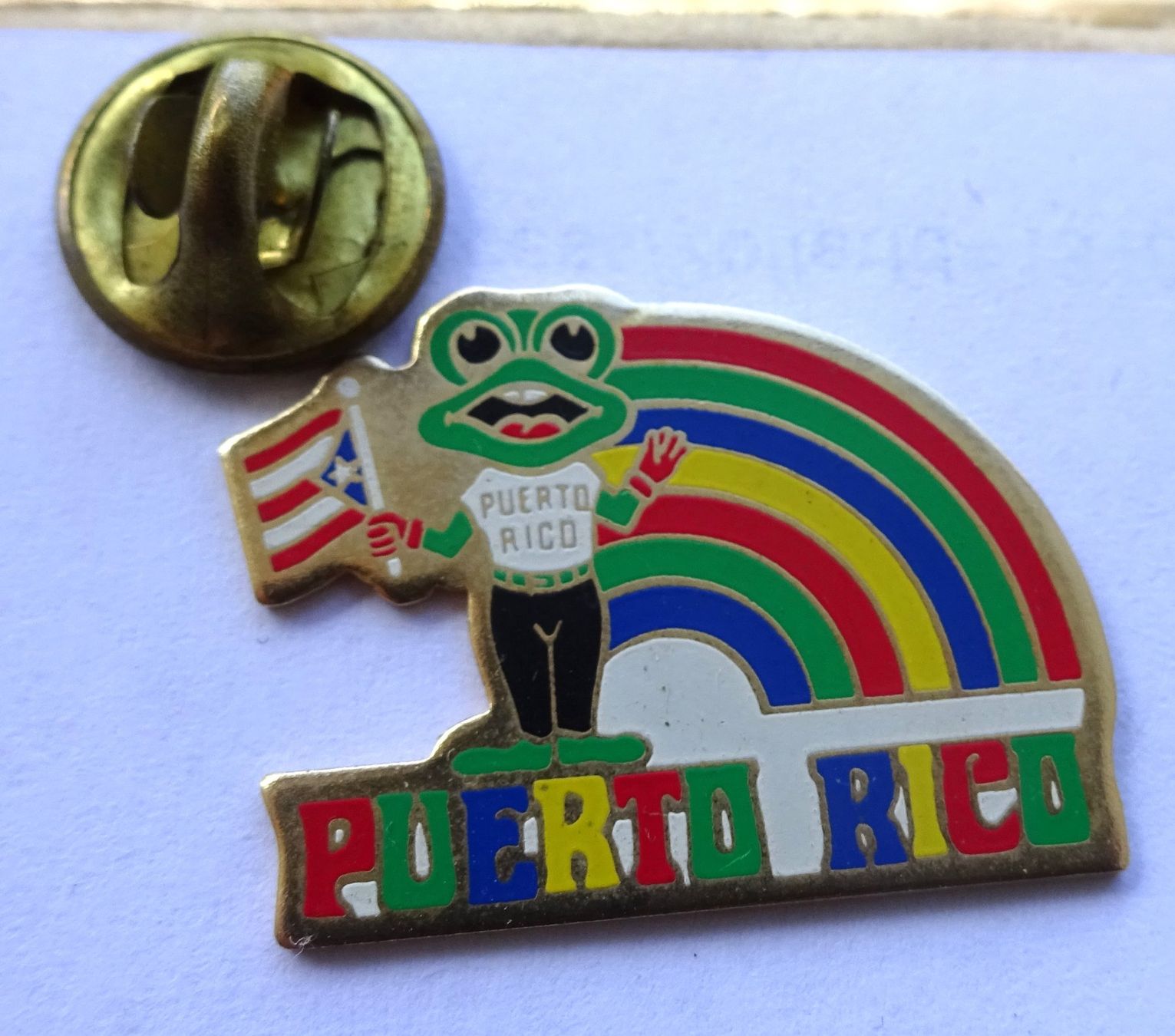 Placchette & Badge: Pin PUERTORICO  farbig – Usato da Utzenstorf venduto da BUtter81