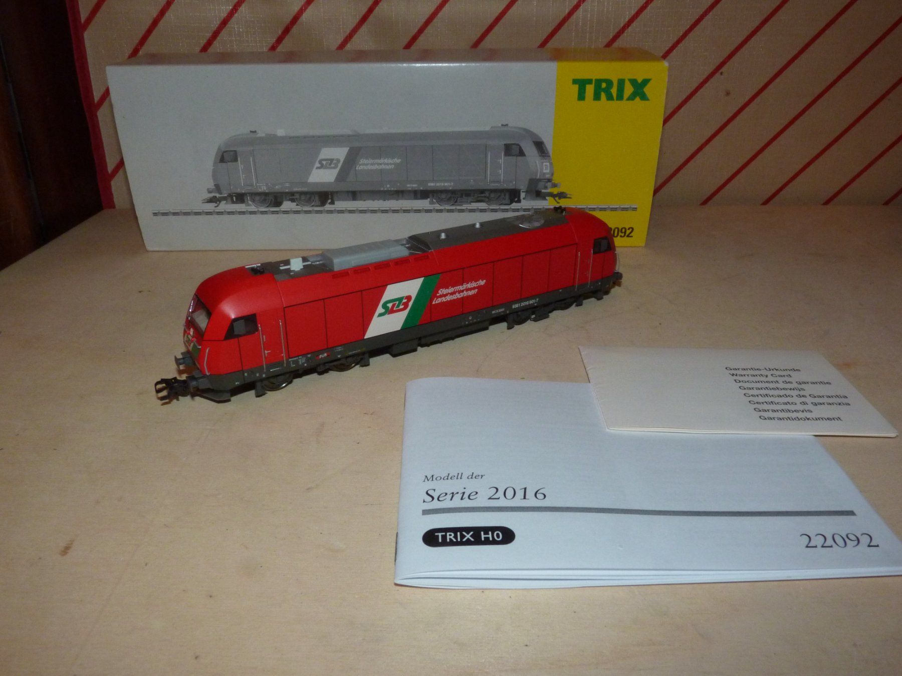 Trix Modellini di ferrovie: Elektrolok der DB Trix Spur H0 – Nuovo e nell'imballaggio originale da Rudolfstetten venduto da Rrst1968