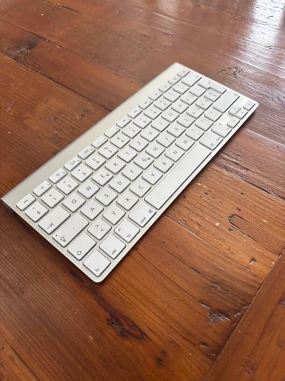Apple Tastaturen: Apple Magic Keyboard Swiss Layout Guter Zustand – Gebraucht aus Zürich von fel_k9mp 3