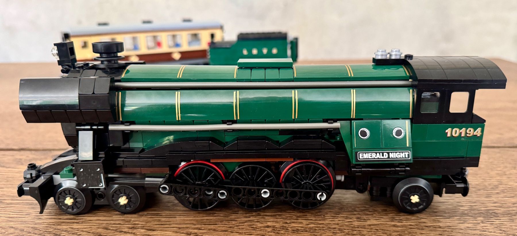 Lego Kit di costruzioni: LEGO Creator Expert 10194, Emerald Night – Usato da Riehen venduto da will_stubbings 1