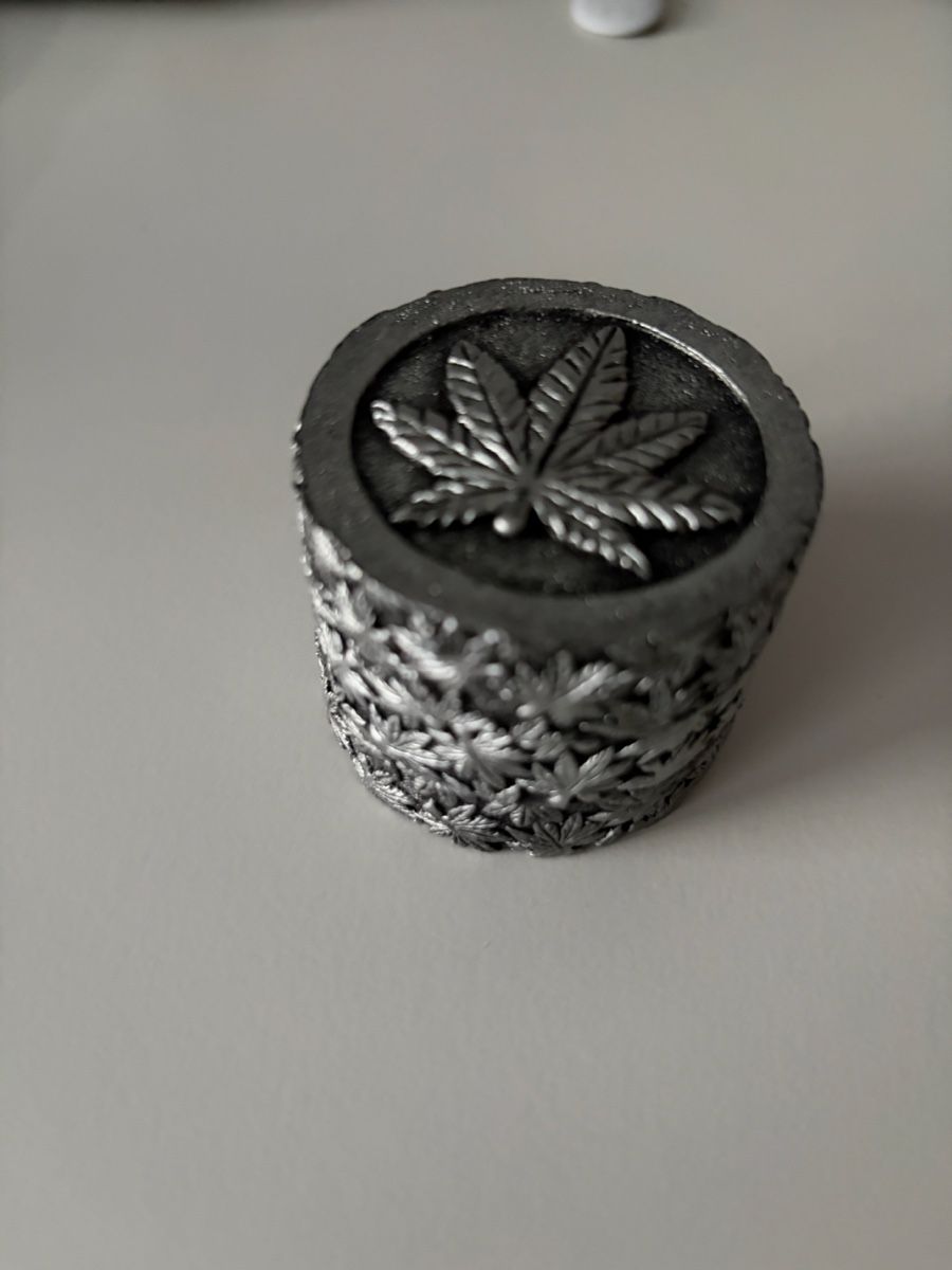 Elettrodomestici da cucina: Kräutermühle mit Hanfblatt-Design, Metall magnetisch – Nuovo (secondo la descrizione) da Galgenen venduto da Miachelle