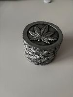 Kräutermühle mit Hanfblatt-Design, Metall magnetisch