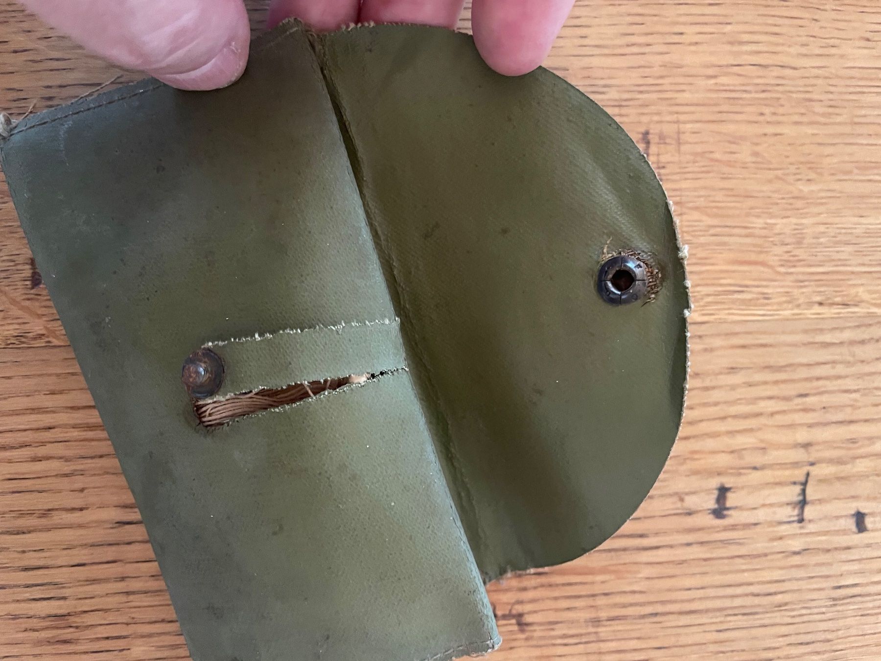 US Army Uniformi: U.S. Army Original WW2 2x sewing kit – Usato da Oberbütschel venduto da Woodie2005 4