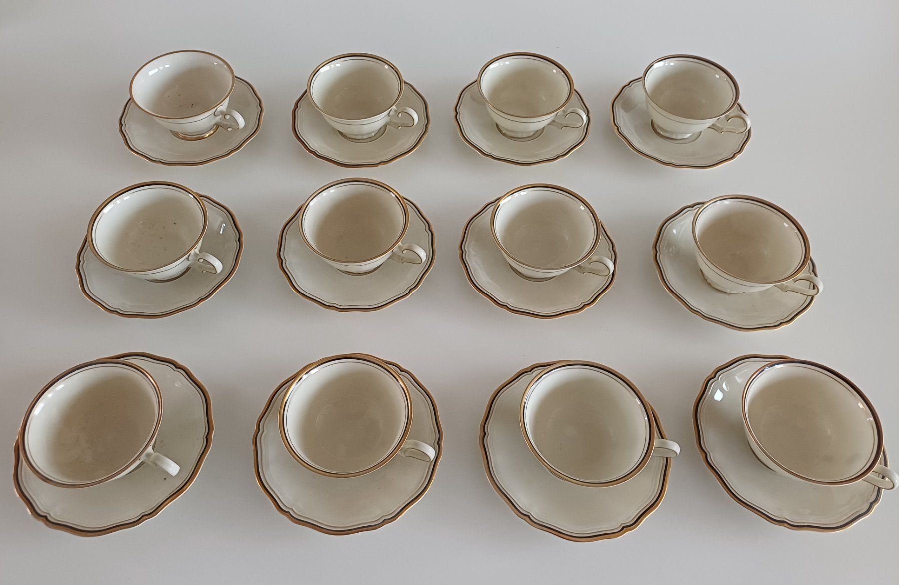 Set di piatti: Teeservice Rosenthal – Usato da Bern venduto da gephard 1