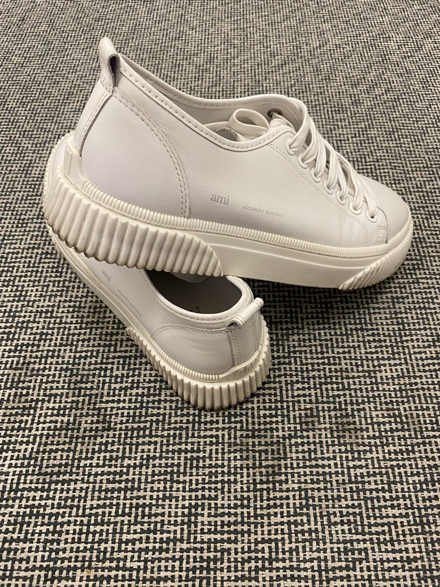Scarpe da uomo: AMI Paris - Baskets blanches en cuir – Nuovo (secondo la descrizione) da Genève venduto da TheMattiBoutique 2