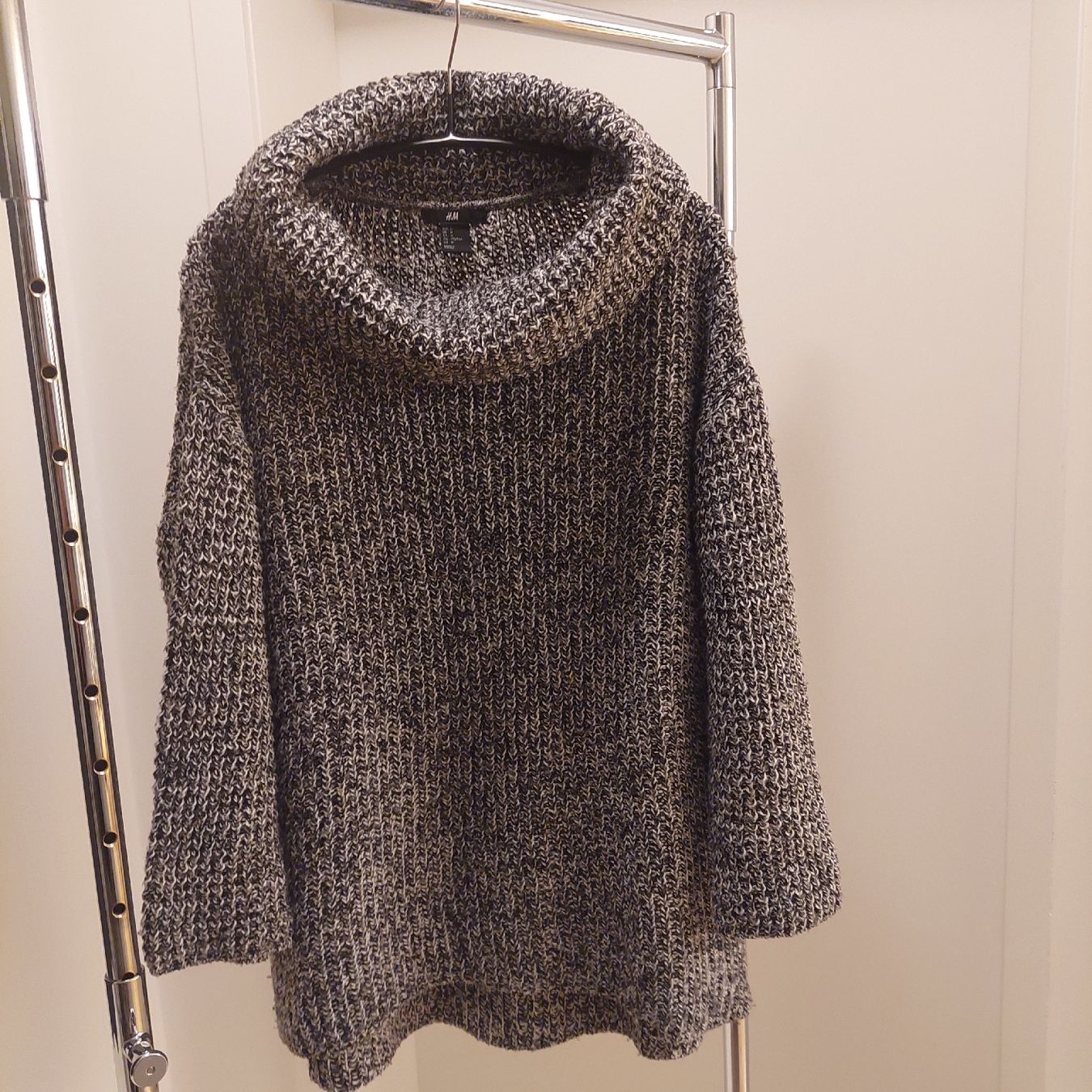 H&M Pullover & Sweatshirts: Strickpullover, Rollkragen, Grösse M – Gebraucht aus Kreuzlingen von peugeotj9